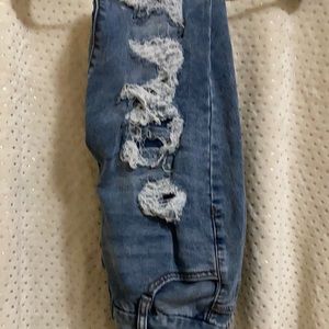 Straight ripped jeans